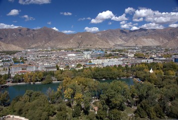 拉萨市区.jpg