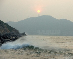 浪上日出