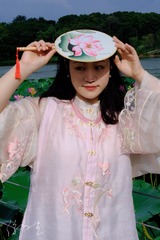 8E15EC70-21EF-4267-A5C1-3FFB983614E0/L0/001