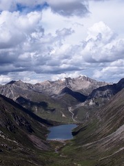 1537529
