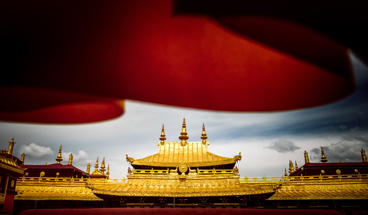 大昭寺机位再低一点点就全是人了