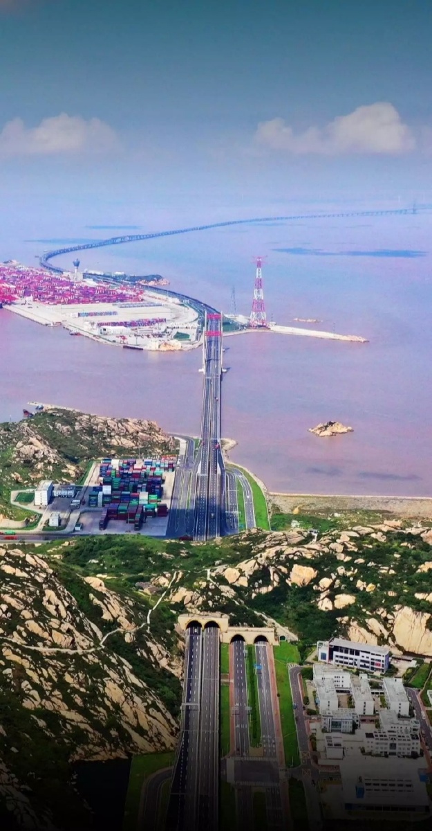 洋山港中国最大的集装箱港