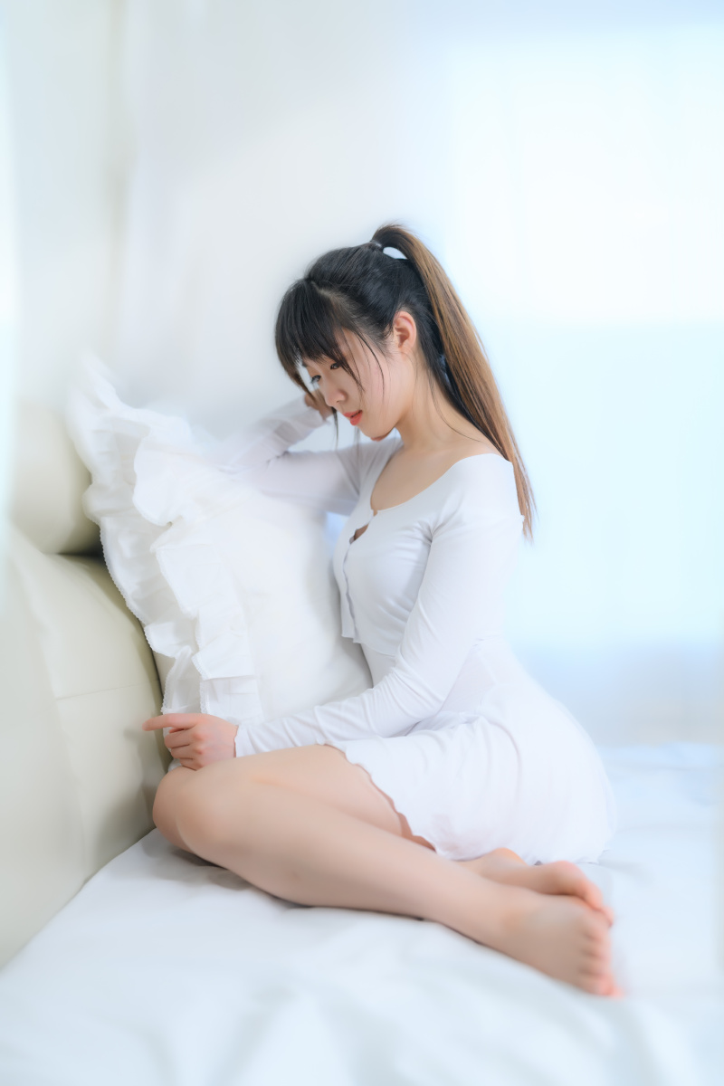 冰肌玉骨自清凉无汗水殿风来暗香满