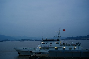 950111