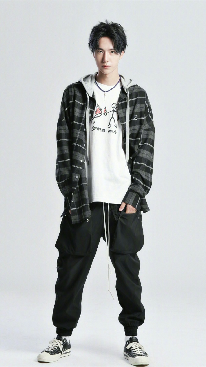 王一博天天向上格子卫衣全套图