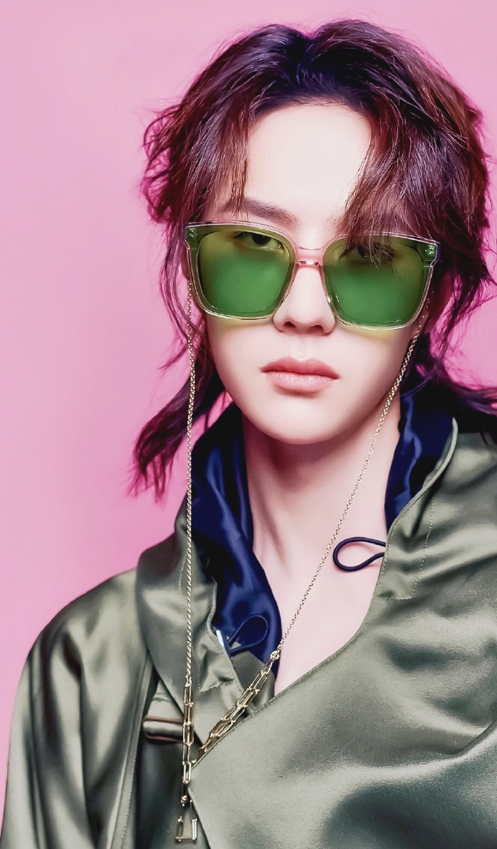 王一博74时尚杂志全套图