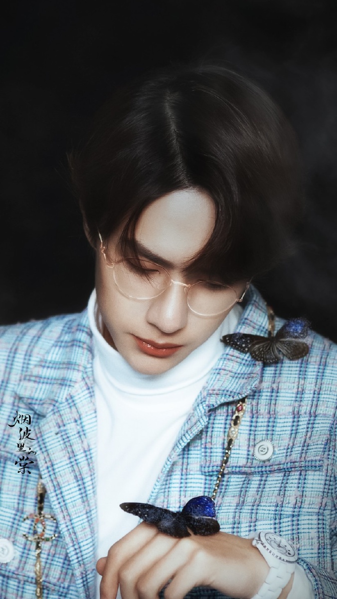 王一博73蝴蝶写真格子上衣