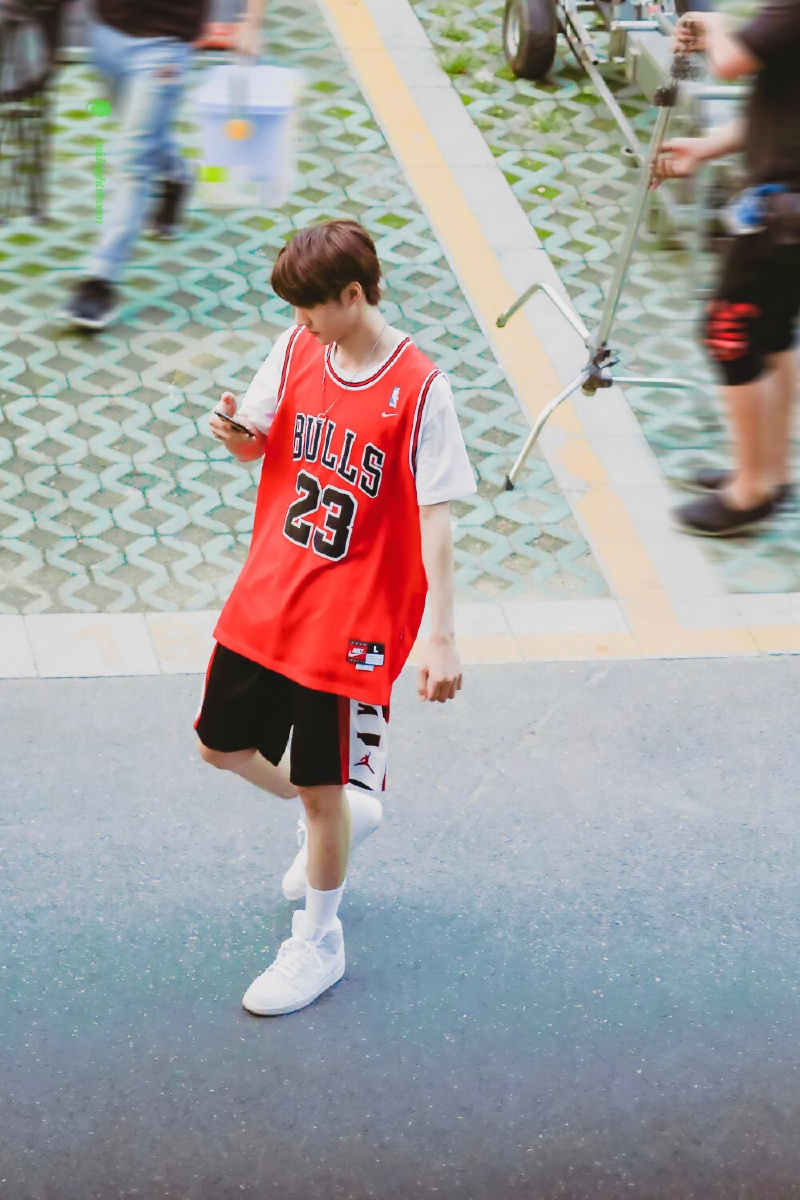 王一博74季向空1