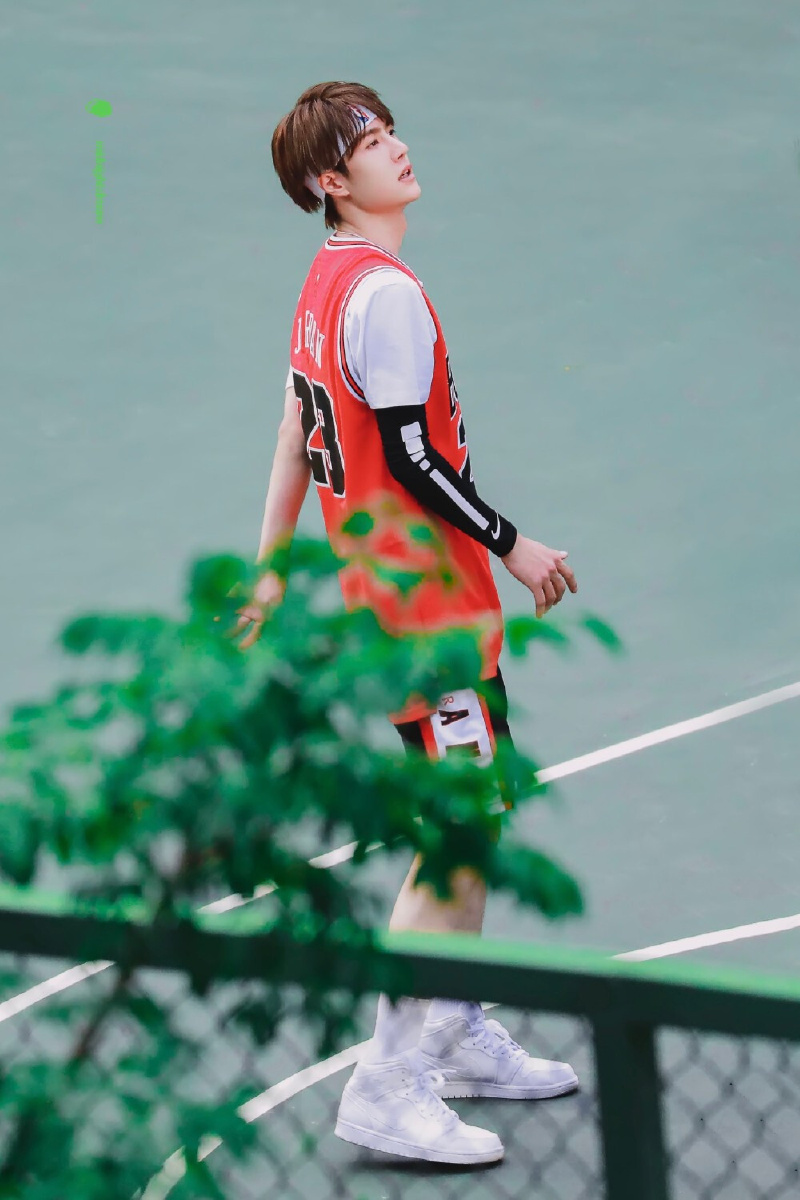 王一博74季向空1