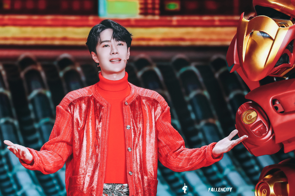 王一博牛年春晚造型图