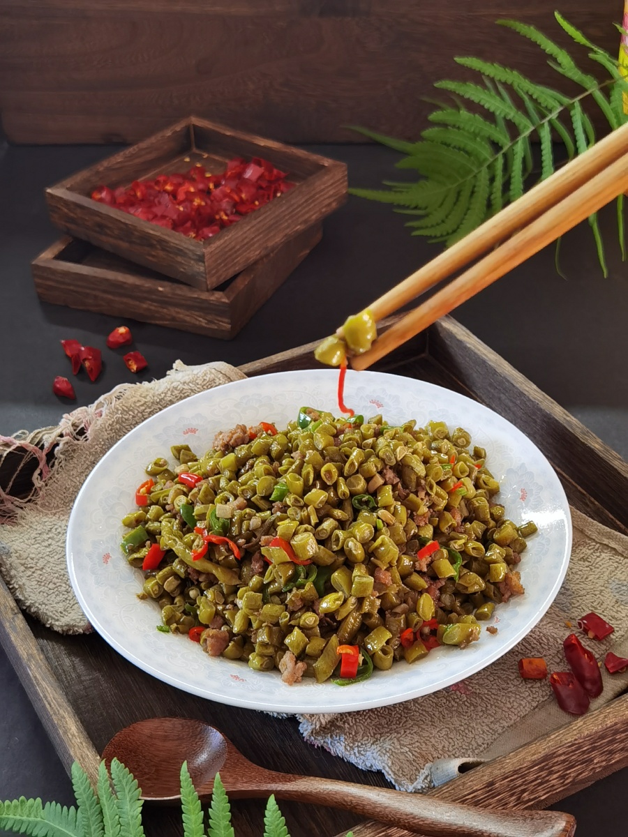 静物美食摄影酸豆角肉沫