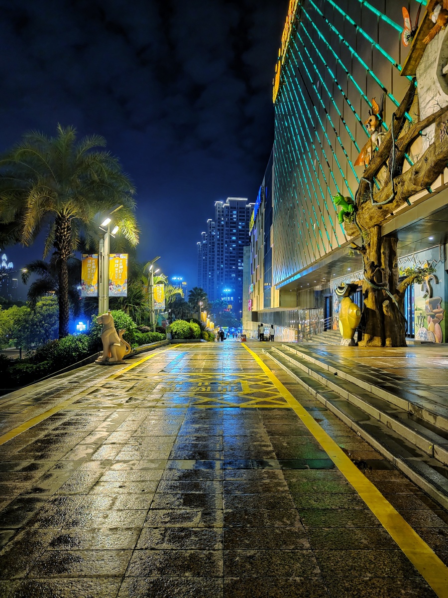 暴雨过后的晋江市阳光时代广场