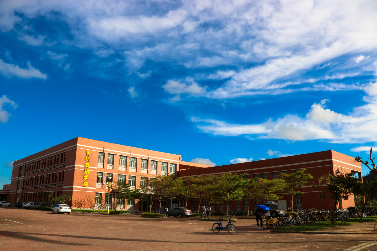 与海天相伴吉林大学珠海学院