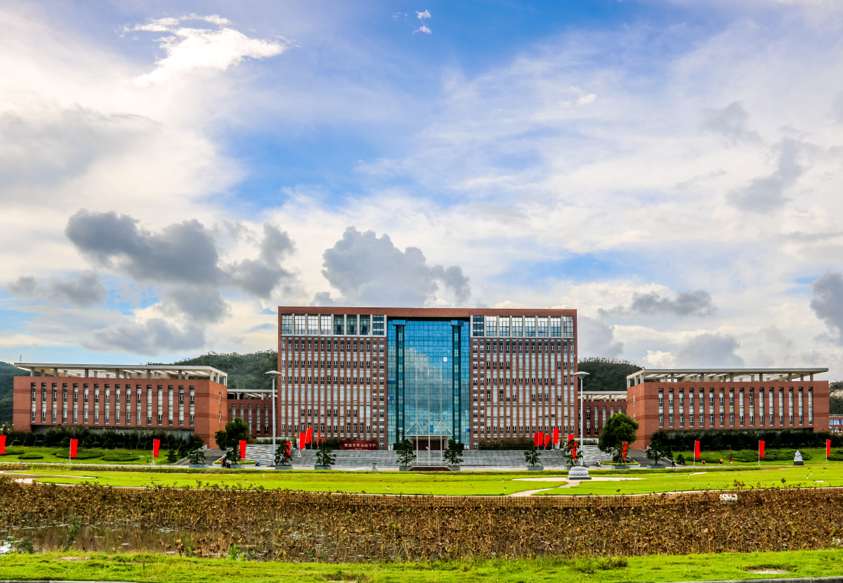 与海天相伴吉林大学珠海学院