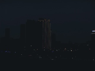 915762