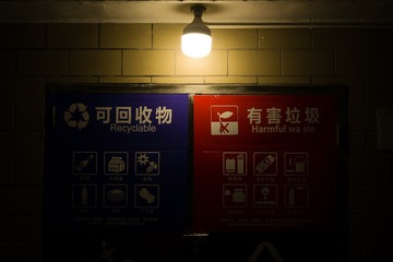 48718
