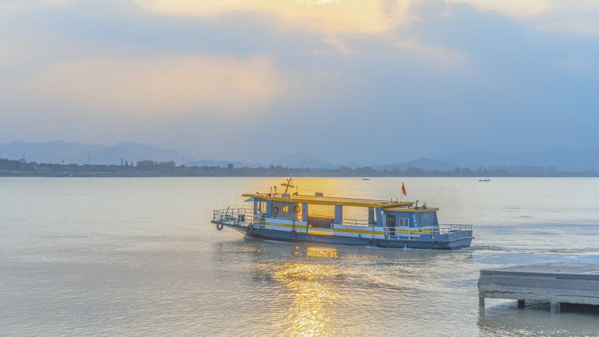 闻堰码头蓝黄色调