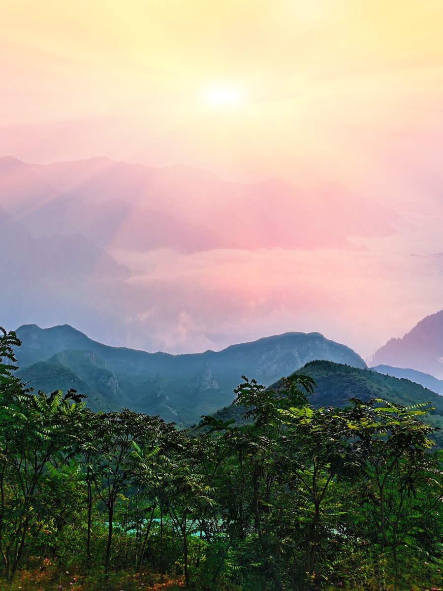 日出东山,拍于涉县东山韩王九寨风景区.