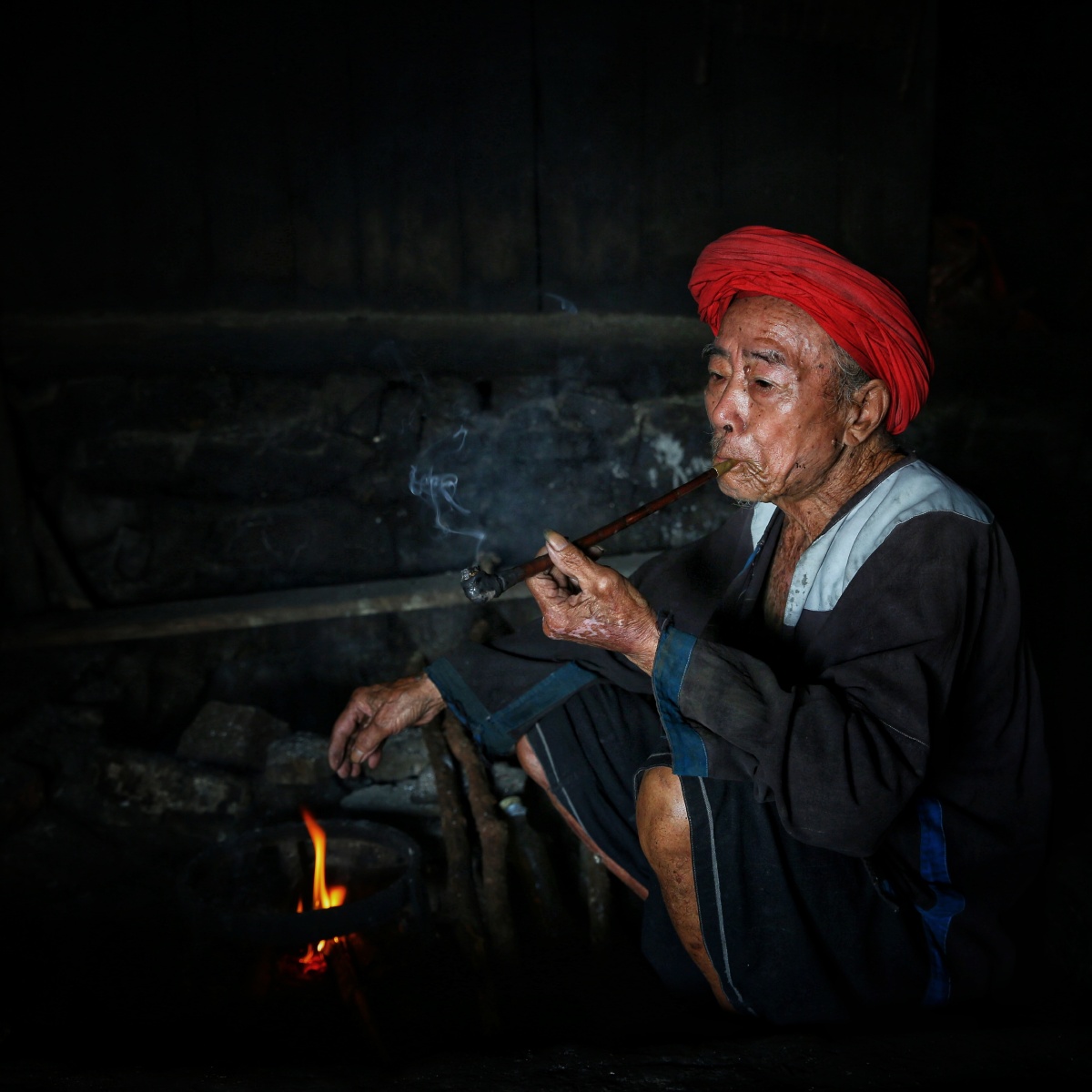 悠然自得的瑶族阿公