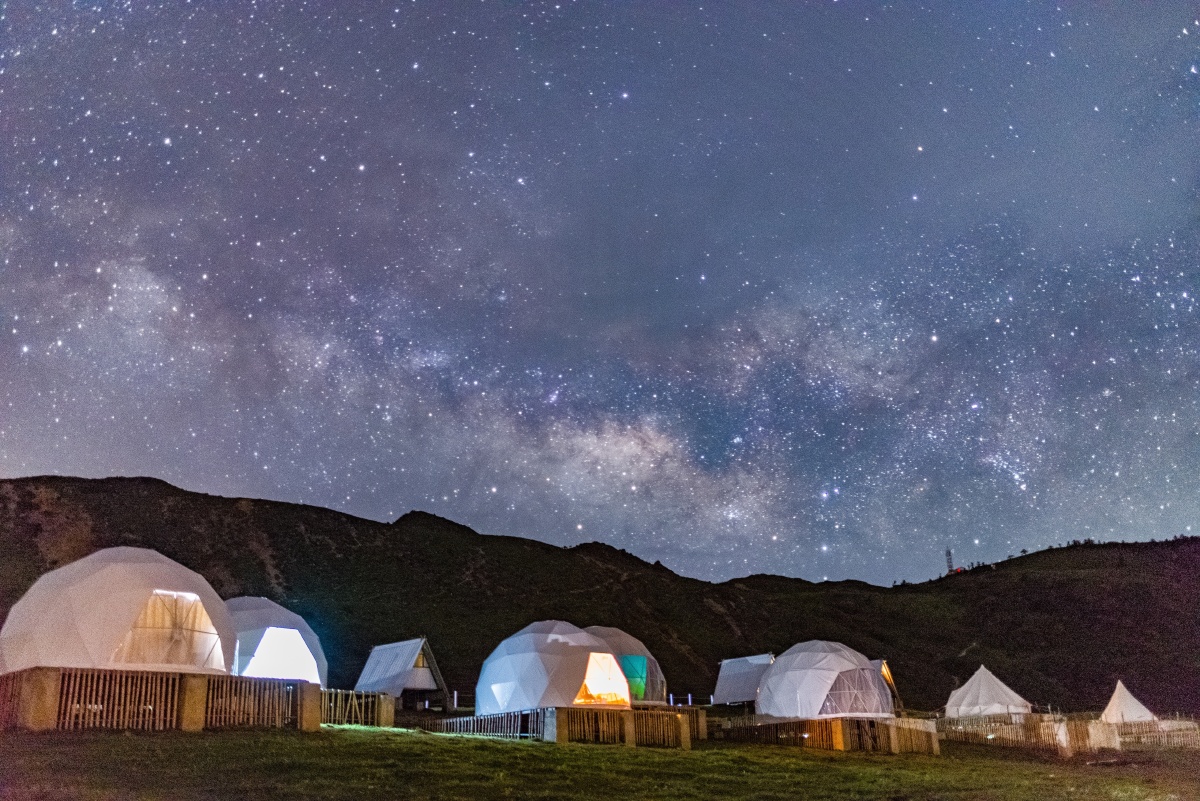 川西轿顶山1号营地日出星空