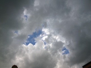 2593176