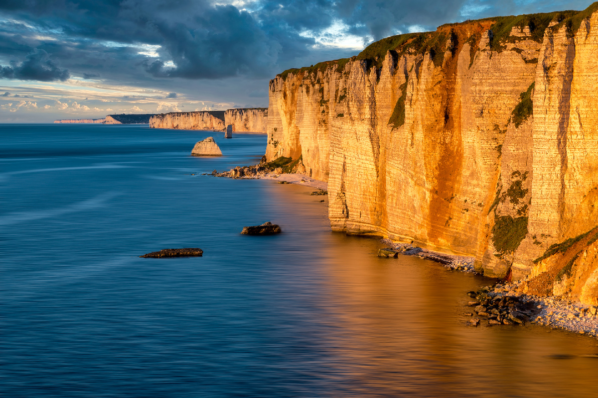 诺曼底的悬崖落日时分法国
