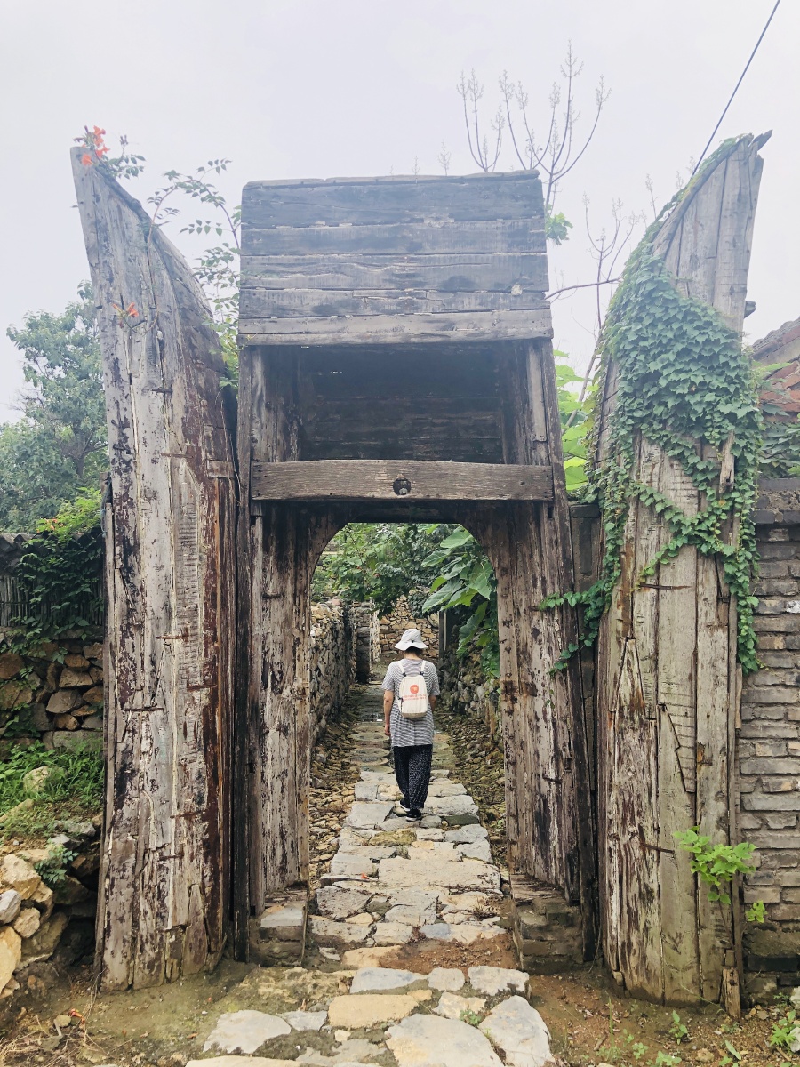 巜微山湖畔的石头部落