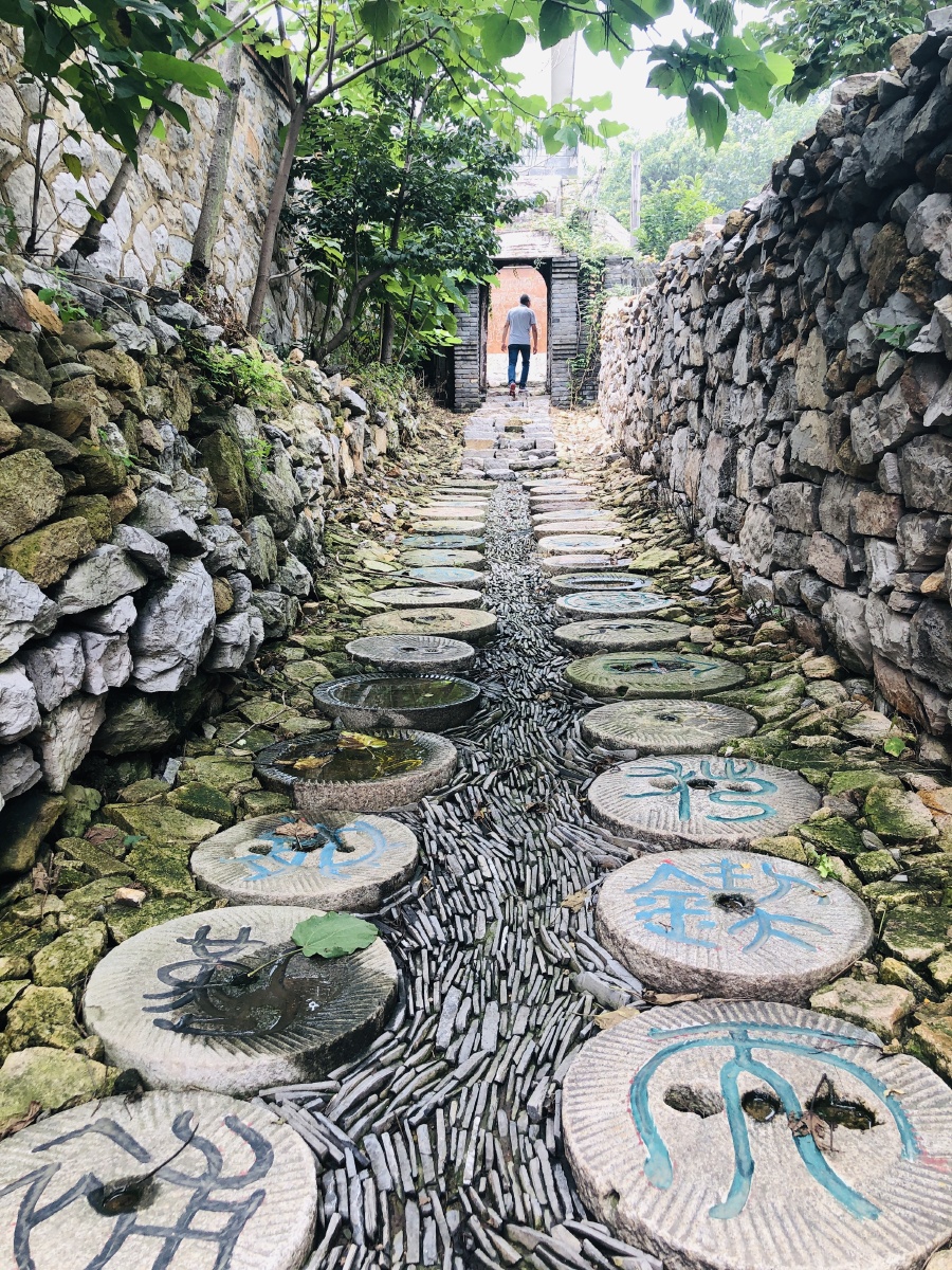 巜微山湖畔的石头部落