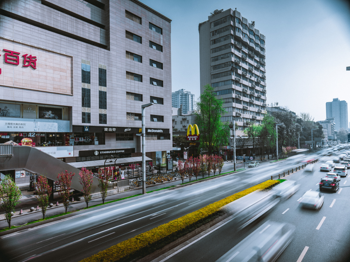 成都总府路街景