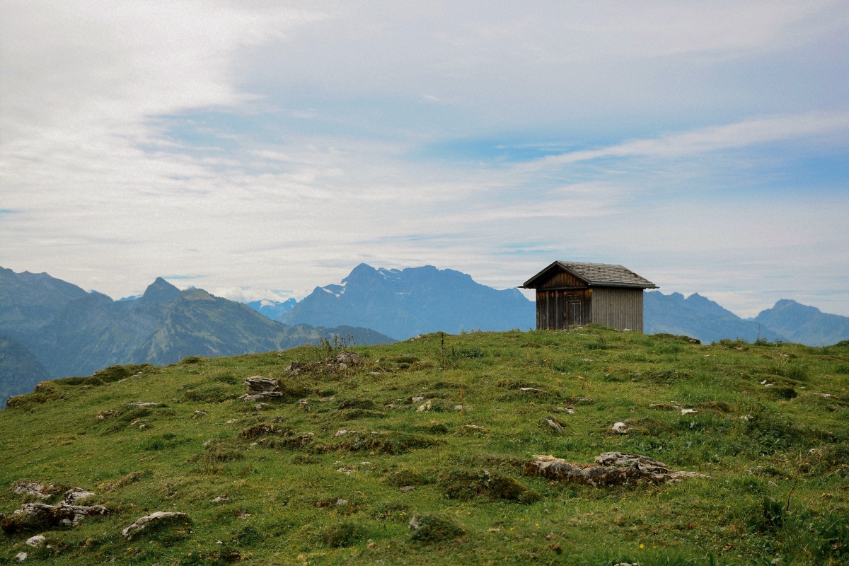 瑞士海蒂的故乡山顶上的小屋