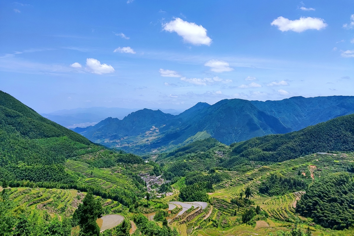 赏国家山河壮丽品世间人生百味