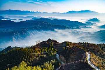 连绵群山