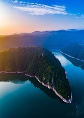 湖光塔山