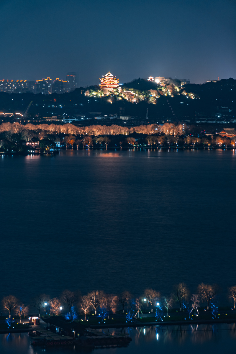 杭州西湖夜景(竖图) - 大明趣旅行 - 图虫