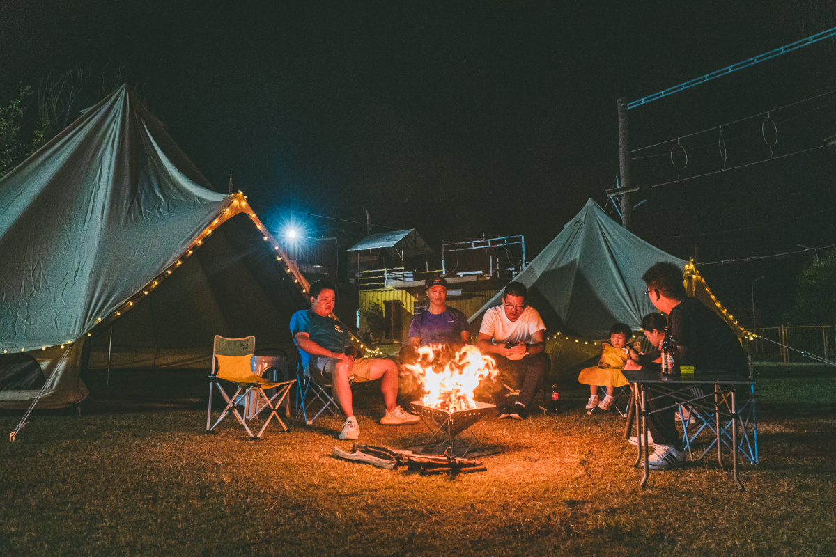 围炉夜话啤酒篝火精致露营72不胜开心