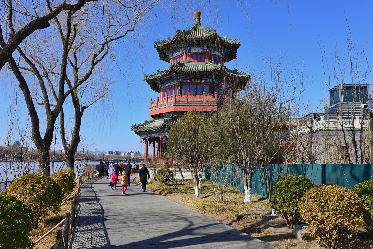 后海望海楼望海楼是后海北岸一个小岛改造的,这个小岛曾经是北京航海