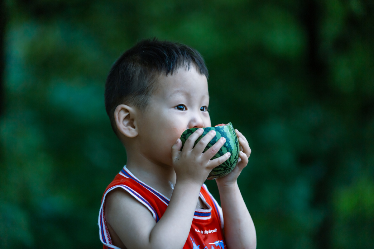 夏天西瓜和你一样都不能少炎热的夏天怎么可以少得了西瓜呢