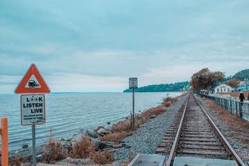1360477