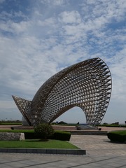 1559516