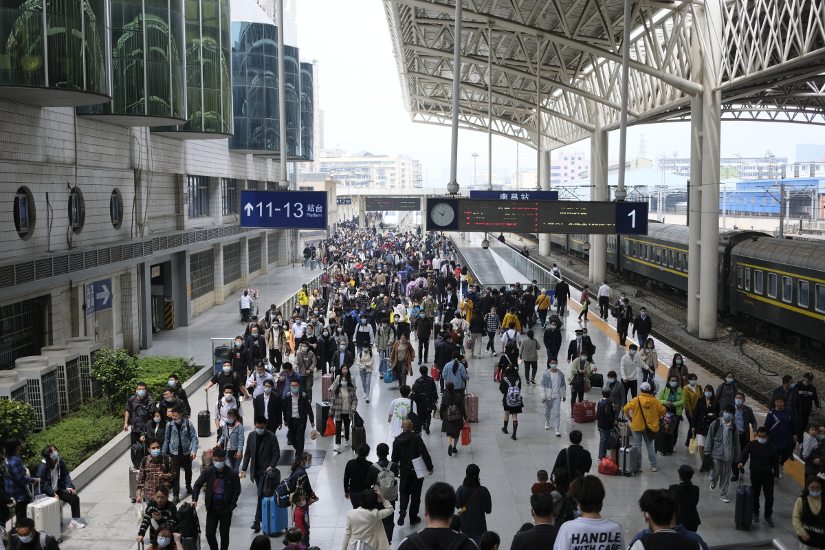 人来人往熙熙攘攘