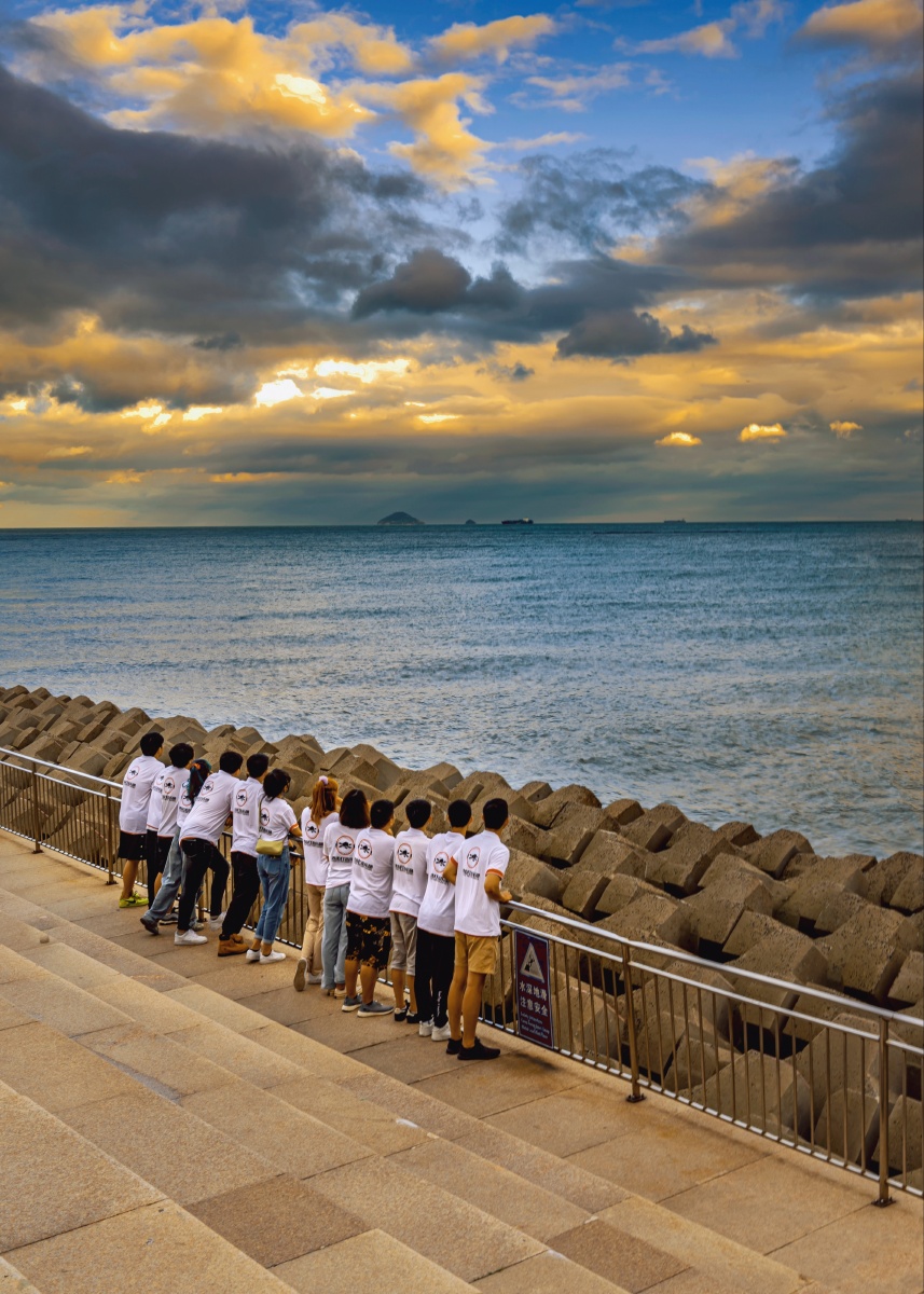 远眺大公岛青岛海上入口有二座岛屿称大公岛和小公岛这二座小岛可是