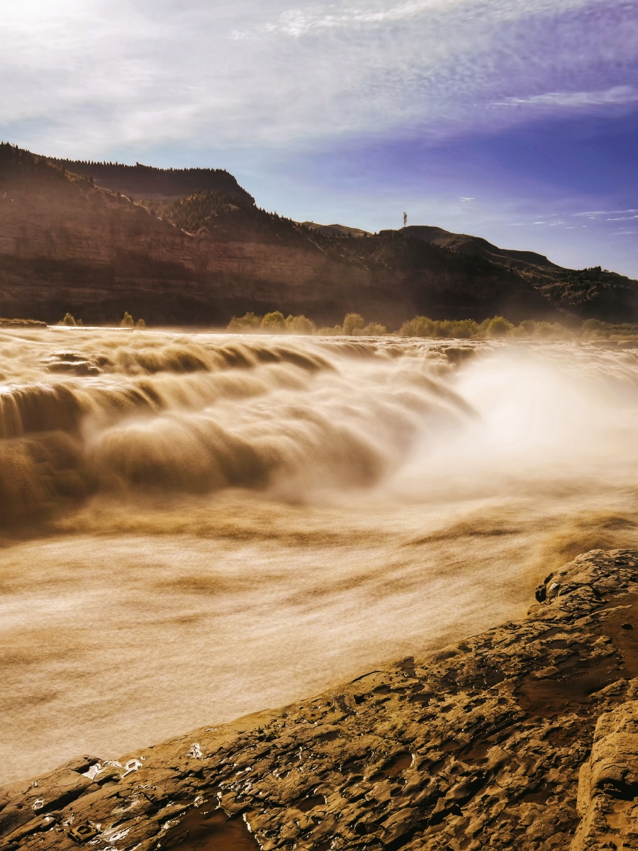 奔腾咆哮吧黄河