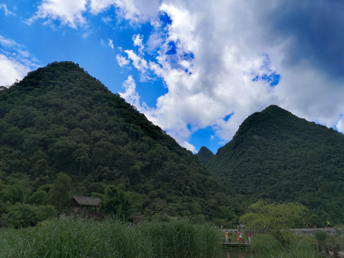 贵州蓝天山水情