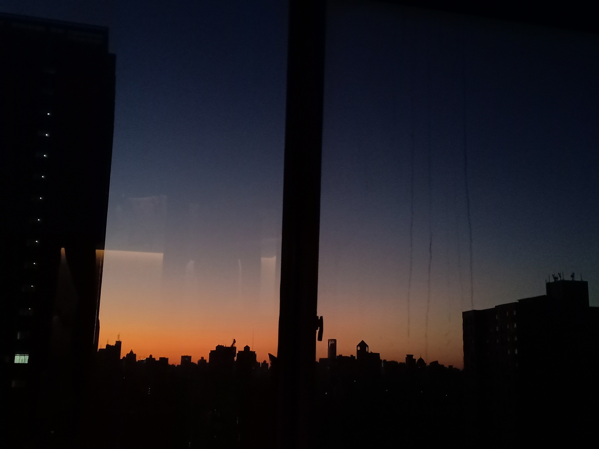 凌晨四点半的天空