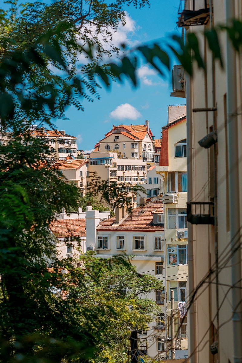 青岛老城区扫街的魅力发现身边的美