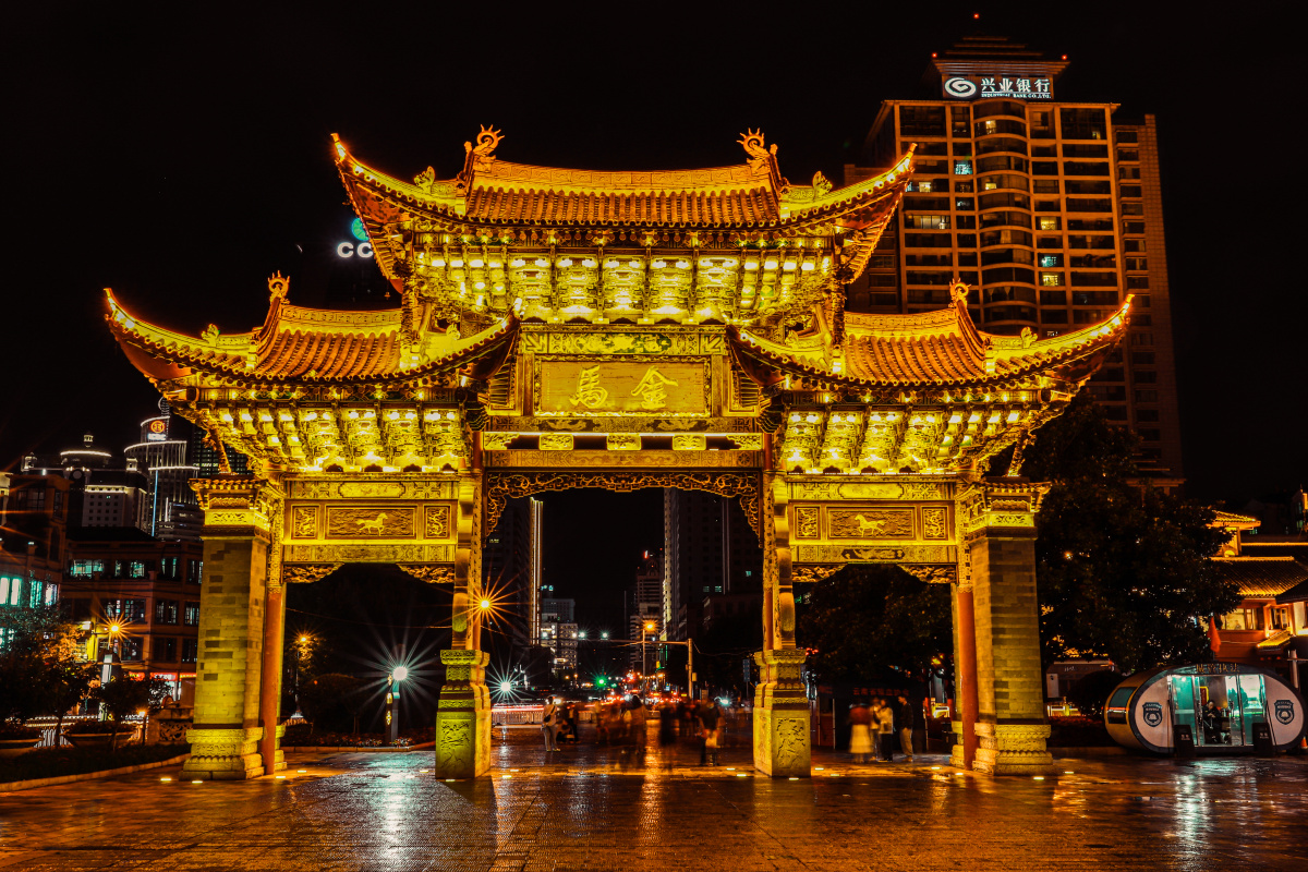 花都昆明的地标建筑来云南旅游的必经之地金马碧鸡坊