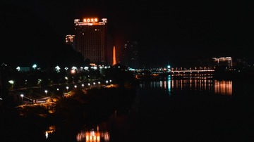 106093