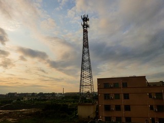 496345