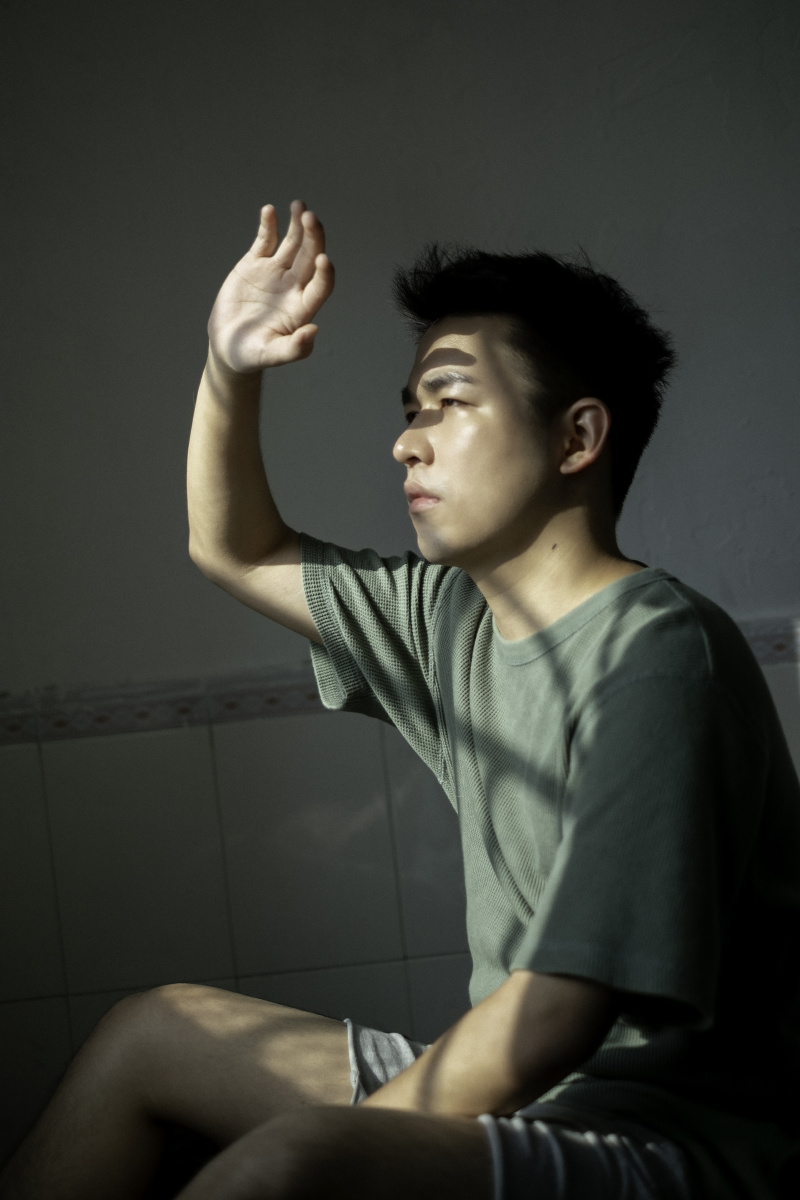 男生写真室内与猫与oao艺术空间