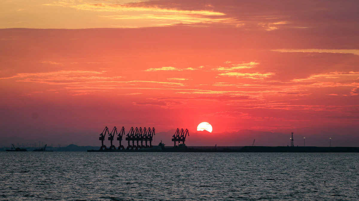 赶上了落日余晖静待了繁星点点